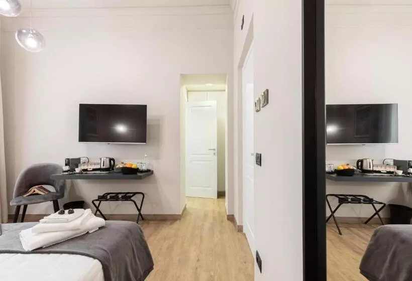 پانسیون Foresteria Di Piazza Cavour   Luxury Suites & Guest House