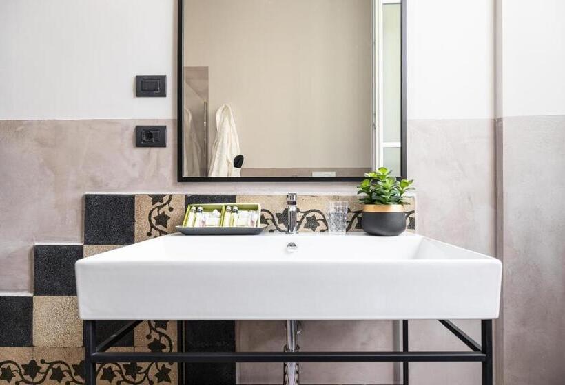 پانسیون Foresteria Di Piazza Cavour   Luxury Suites & Guest House