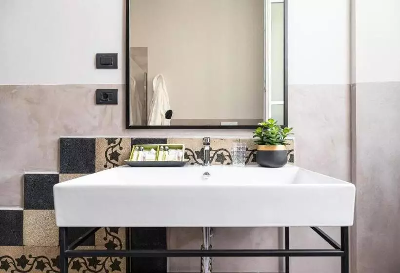 پانسیون Foresteria Di Piazza Cavour   Luxury Suites & Guest House