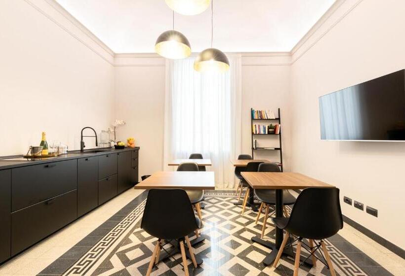 پانسیون Foresteria Di Piazza Cavour   Luxury Suites & Guest House