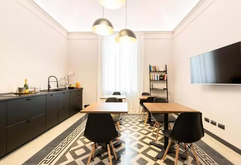 پانسیون Foresteria Di Piazza Cavour   Luxury Suites & Guest House