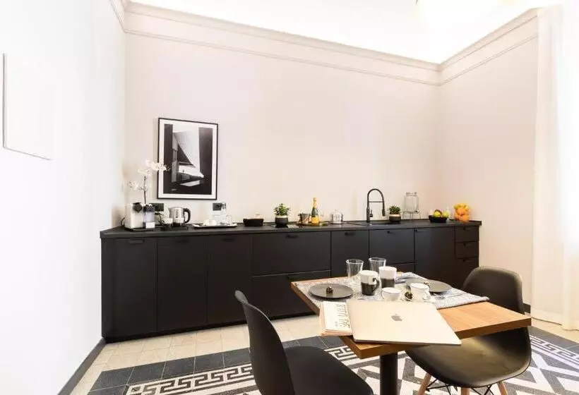 پانسیون Foresteria Di Piazza Cavour   Luxury Suites & Guest House