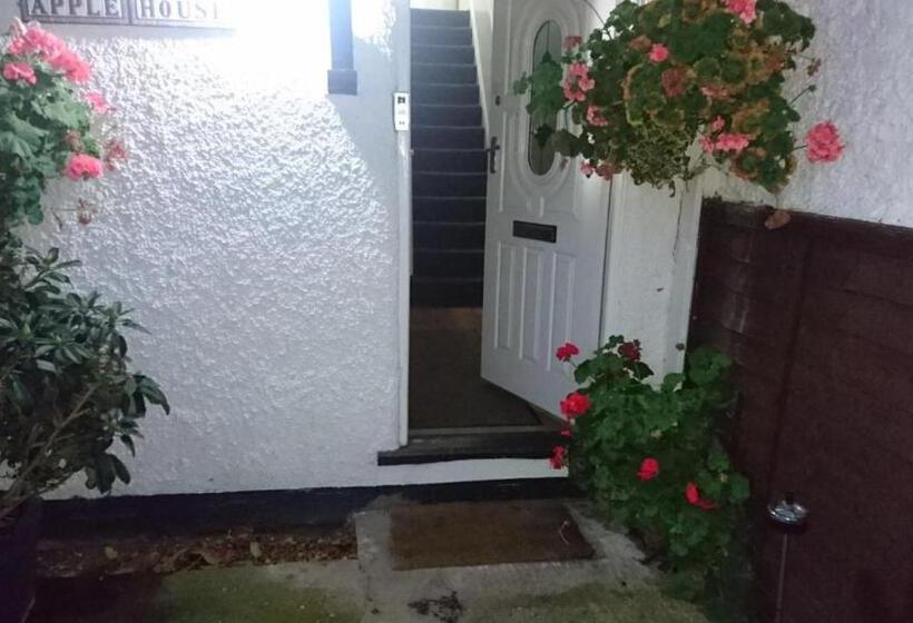 Pension Room In Guest Room Comfortable Family Room With Tv, Free Fast Wifi, Sleeps 4 With 1 Bunk Bed