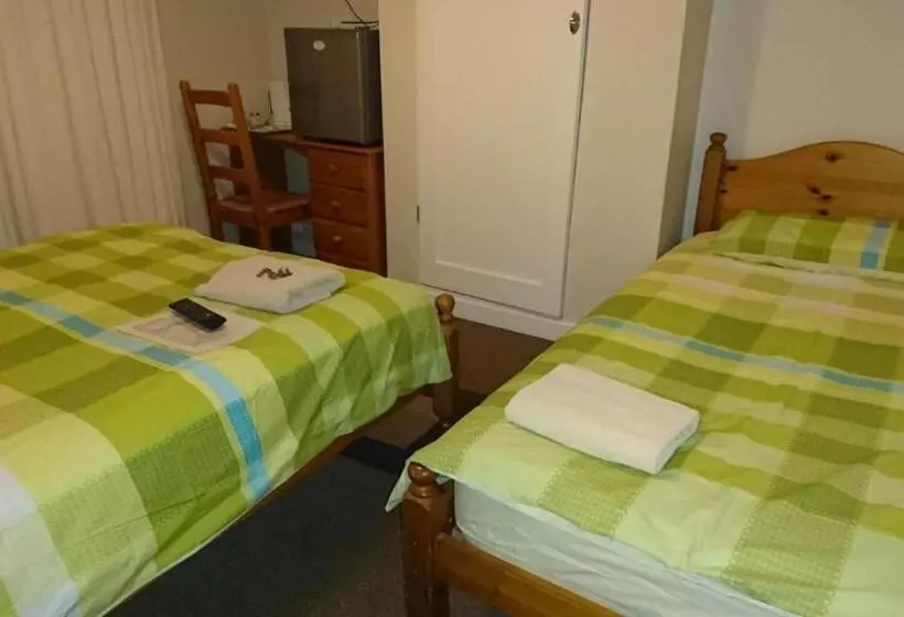 Majatalo Room In Guest Room   Comfortable Family Room With Tv, Free Fast Wifi, Sleeps 4 With 1 Bunk Bed
