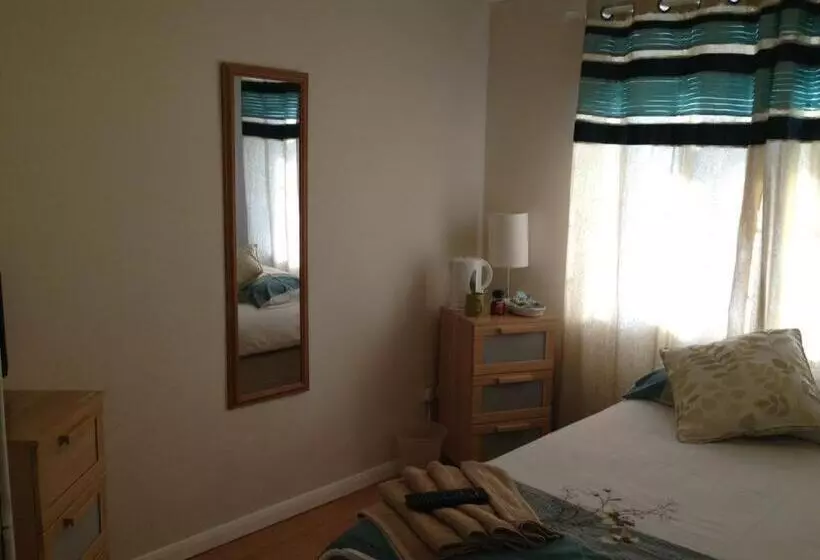 Majatalo Room In Guest Room   Comfortable Family Room With Tv, Free Fast Wifi, Sleeps 4 With 1 Bunk Bed