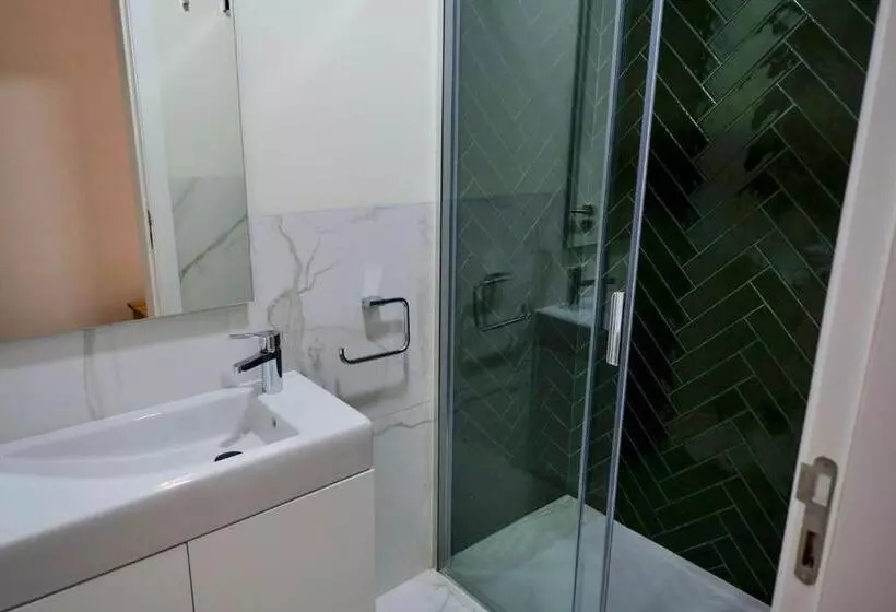 Mid Atlantic Boutique Hostel