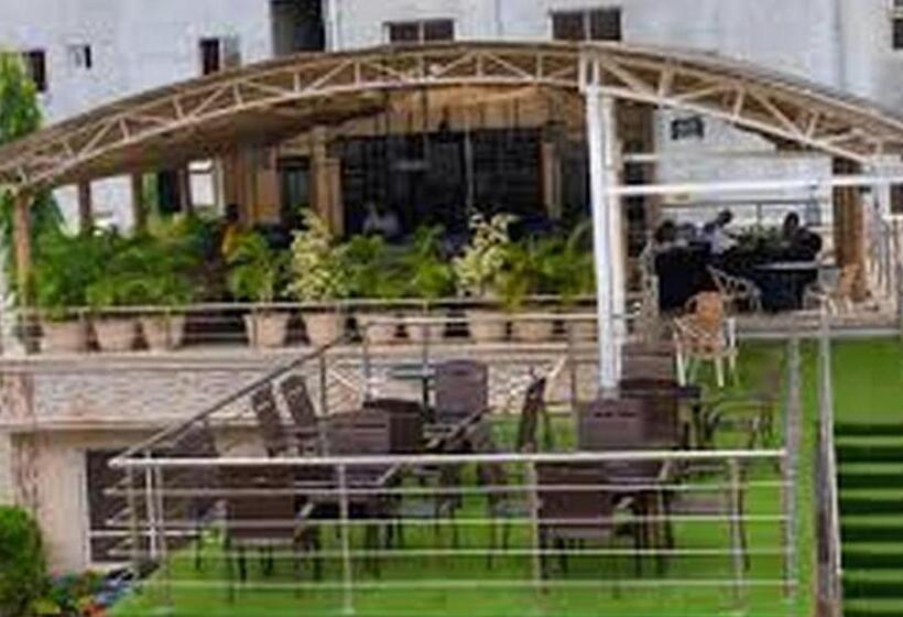 پانسیون Room In Lodge Grand Cubana Hotels Apartment