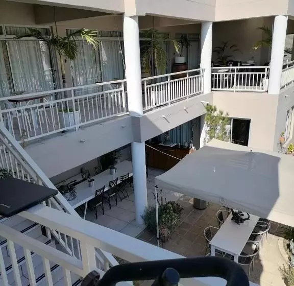 Majatalo Sunset Boulevard Riverlodge