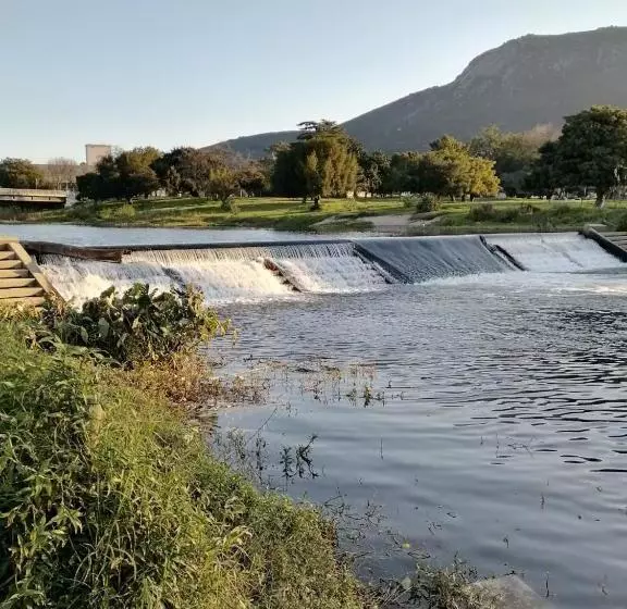 Majatalo Sunset Boulevard Riverlodge