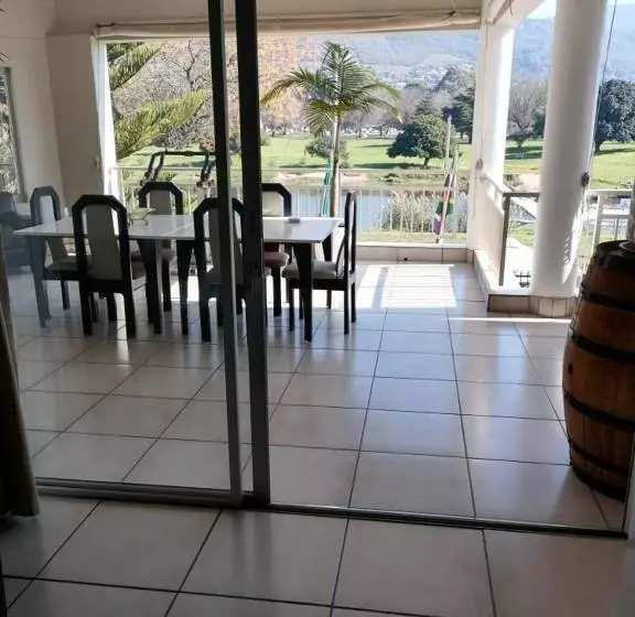 Majatalo Sunset Boulevard Riverlodge