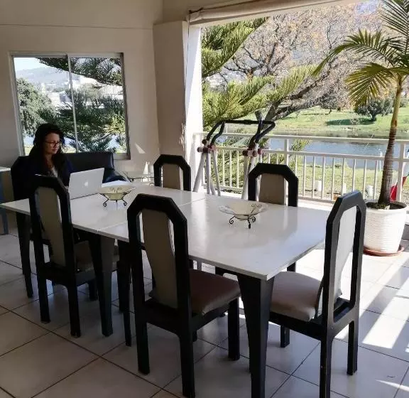 Majatalo Sunset Boulevard Riverlodge