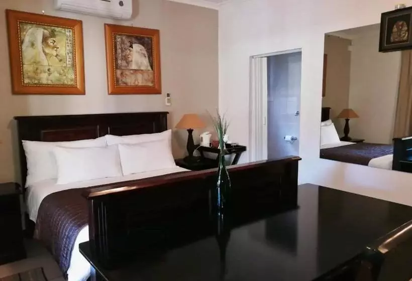 Majatalo Sunset Boulevard Riverlodge