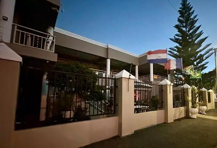 Majatalo Sunset Boulevard Riverlodge