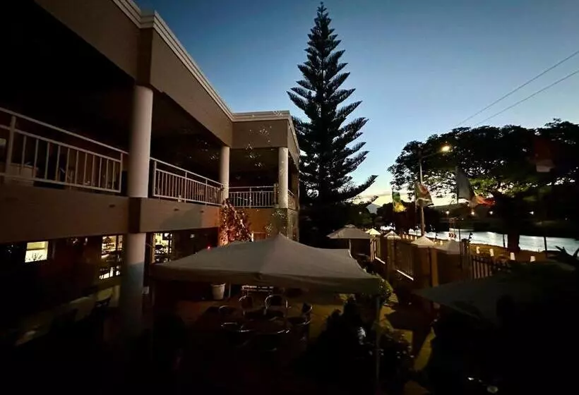 Majatalo Sunset Boulevard Riverlodge