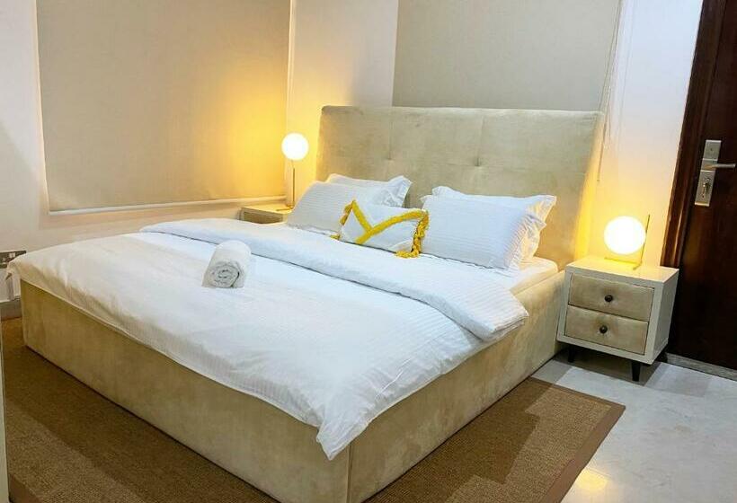 تختخواب و صبحانه The Studio @ No.5