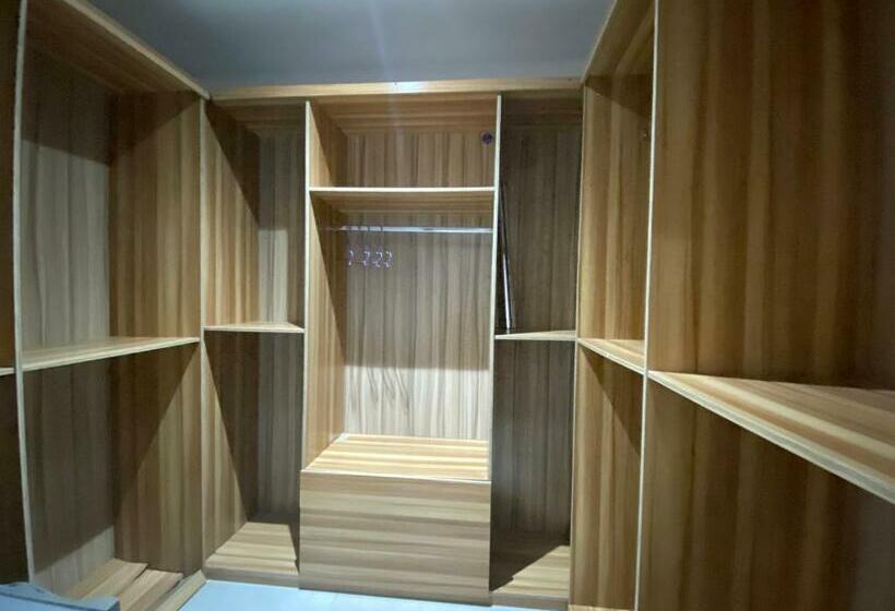 تختخواب و صبحانه The Studio @ No.5