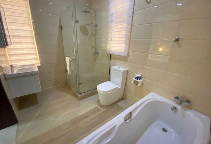 تختخواب و صبحانه The Studio @ No.5