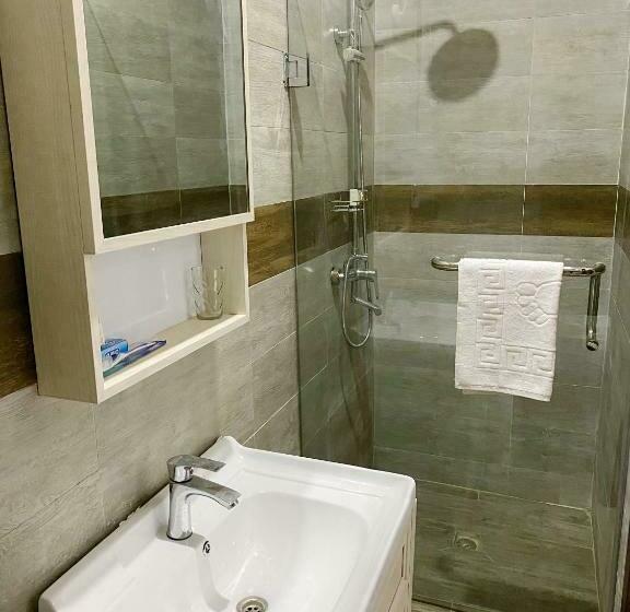 تختخواب و صبحانه The Studio @ No.5