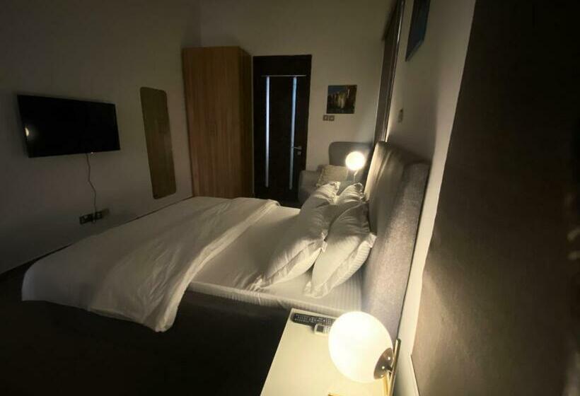 تختخواب و صبحانه The Studio @ No.5