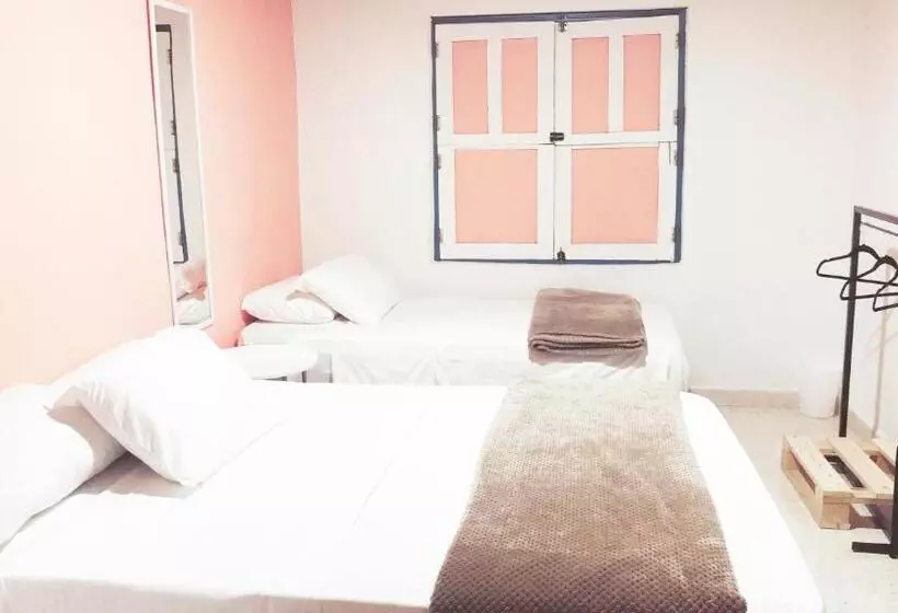 تختخواب و صبحانه Hospedaje Casa Rosa Jardín