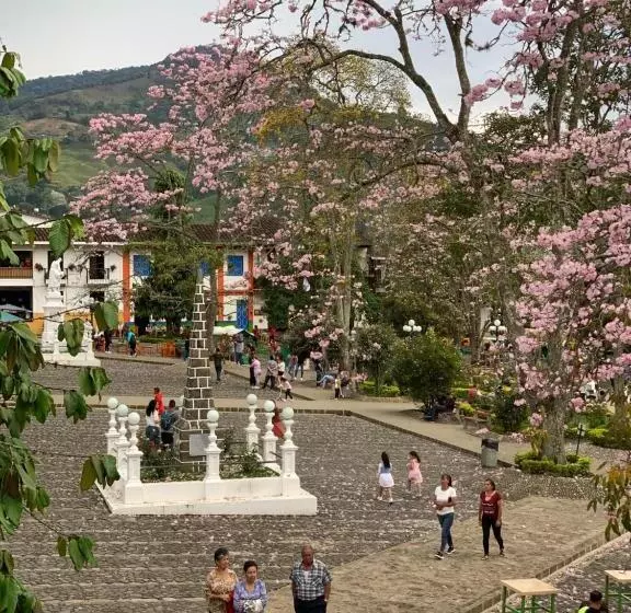 تختخواب و صبحانه Hospedaje Casa Rosa Jardín