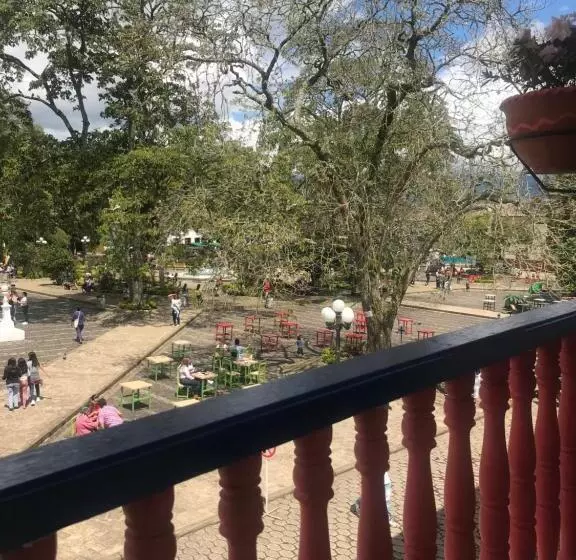 تختخواب و صبحانه Hospedaje Casa Rosa Jardín