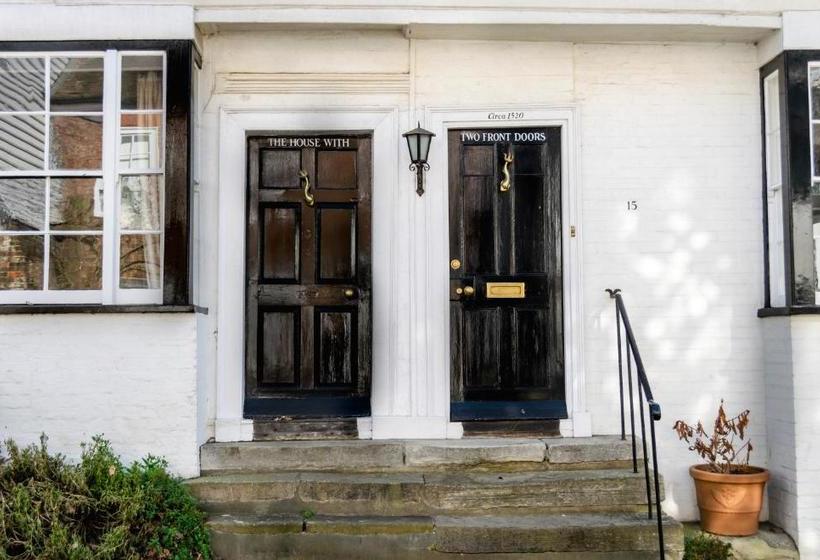 민박 The House With Two Front Doors