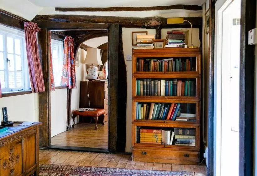 Aamiaismajoitus (B&B) The House With Two Front Doors