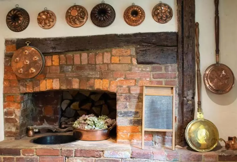 Aamiaismajoitus (B&B) The House With Two Front Doors