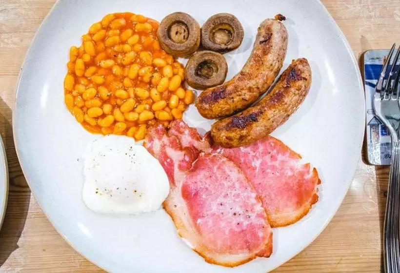 Aamiaismajoitus (B&B) The House With Two Front Doors