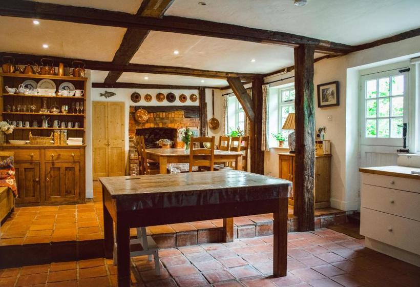 민박 The House With Two Front Doors