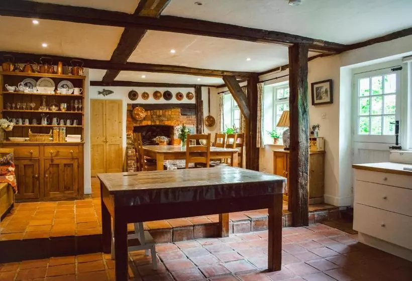 Aamiaismajoitus (B&B) The House With Two Front Doors