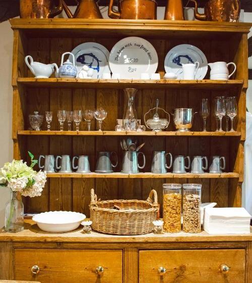 민박 The House With Two Front Doors