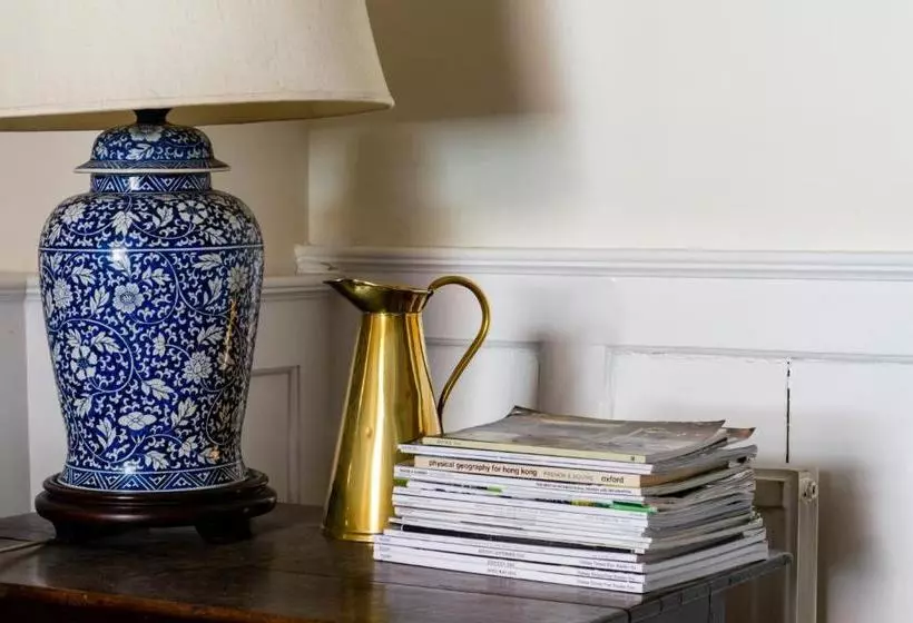 Aamiaismajoitus (B&B) The House With Two Front Doors