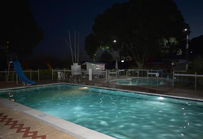 호텔 Club Bella Suiza   Carlos Ossa Escobar