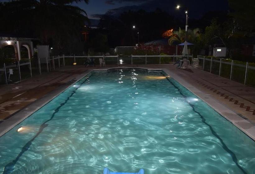 호텔 Club Bella Suiza   Carlos Ossa Escobar