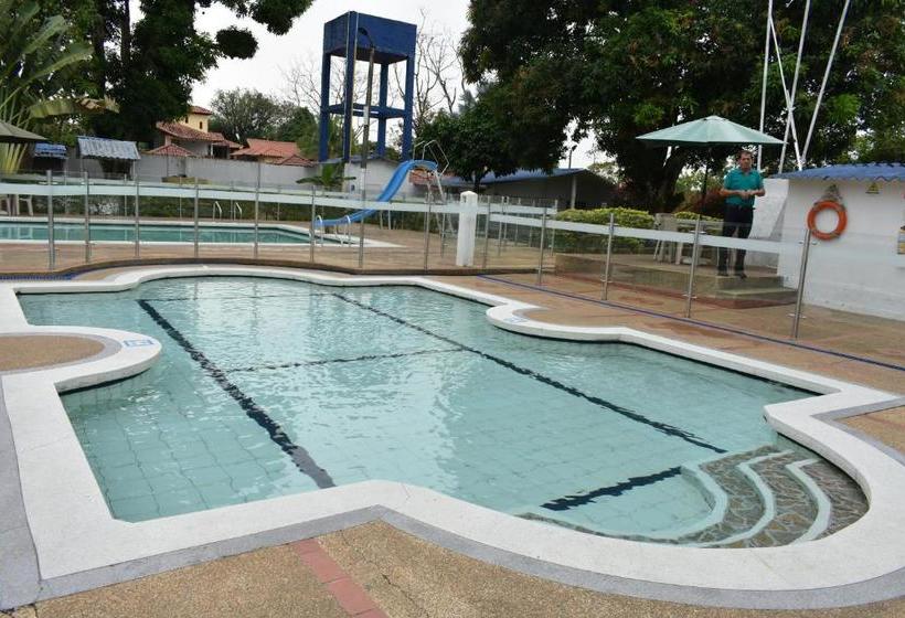 호텔 Club Bella Suiza   Carlos Ossa Escobar