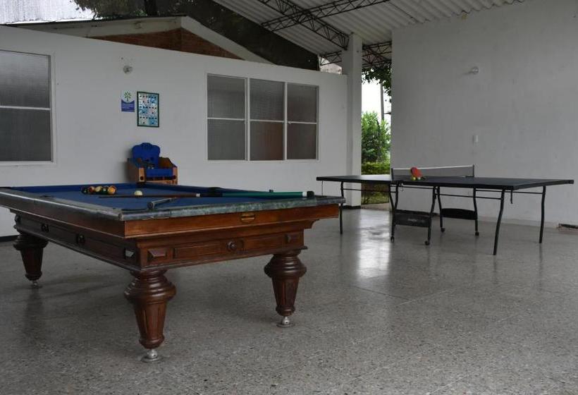 호텔 Club Bella Suiza   Carlos Ossa Escobar