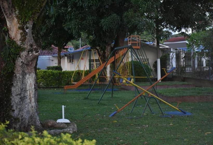 호텔 Club Bella Suiza   Carlos Ossa Escobar