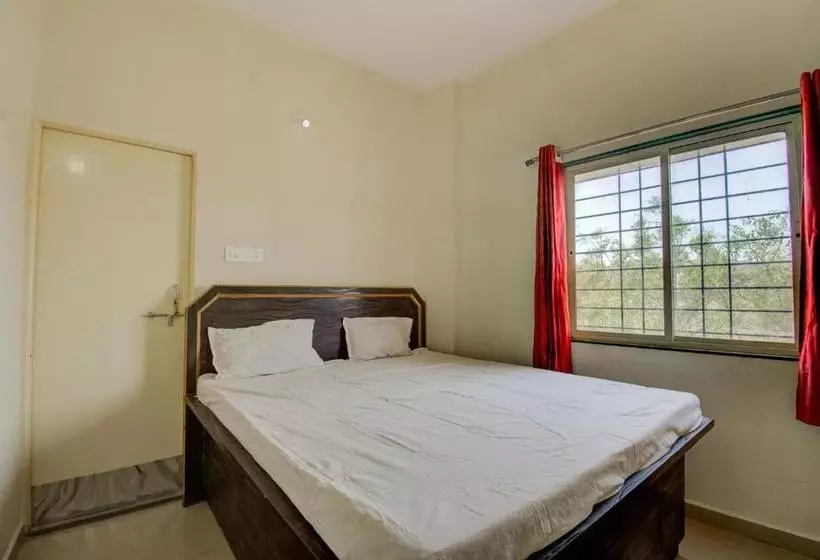 ホテル Spot On 80018 Vardhaman Dhanashala Residency
