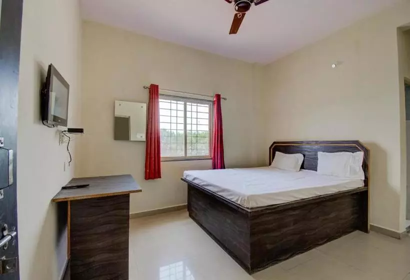 ホテル Spot On 80018 Vardhaman Dhanashala Residency