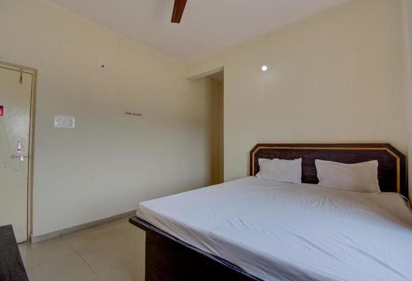 Hotelli Spot On 80018 Vardhaman Dhanashala Residency