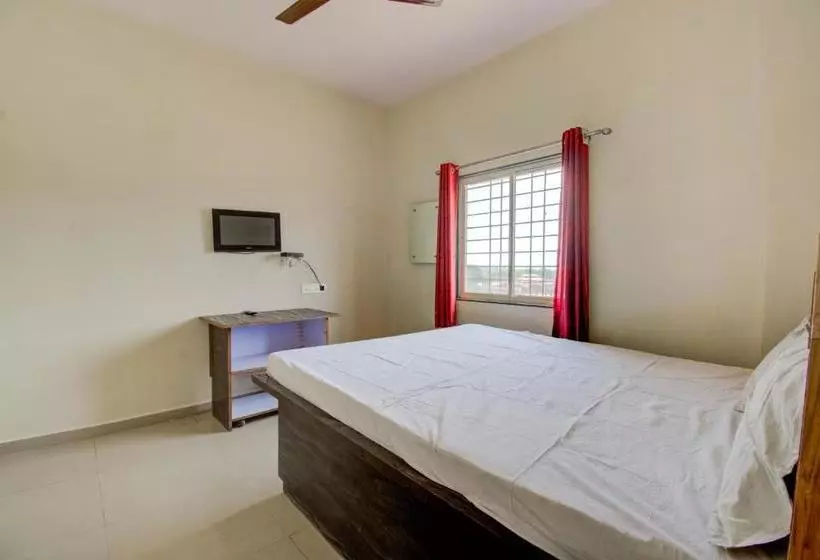 ホテル Spot On 80018 Vardhaman Dhanashala Residency
