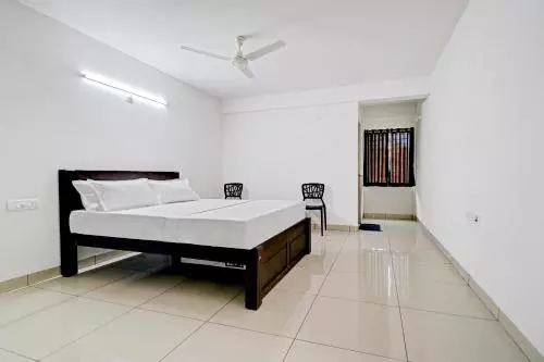 ホテル Spot On 80018 Vardhaman Dhanashala Residency
