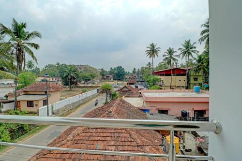 Hotelli Spot On 80018 Vardhaman Dhanashala Residency