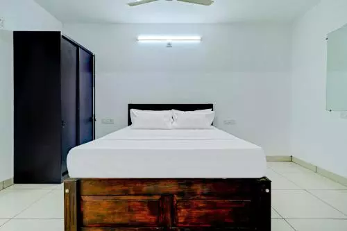 ホテル Spot On 80018 Vardhaman Dhanashala Residency