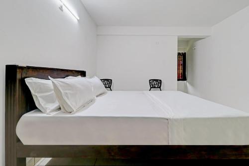 Hotelli Spot On 80018 Vardhaman Dhanashala Residency