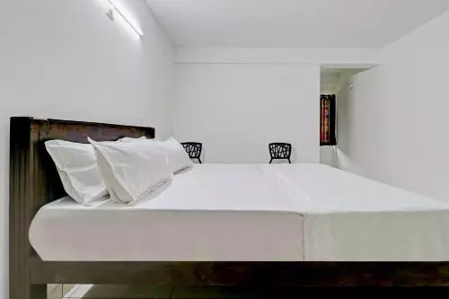 ホテル Spot On 80018 Vardhaman Dhanashala Residency