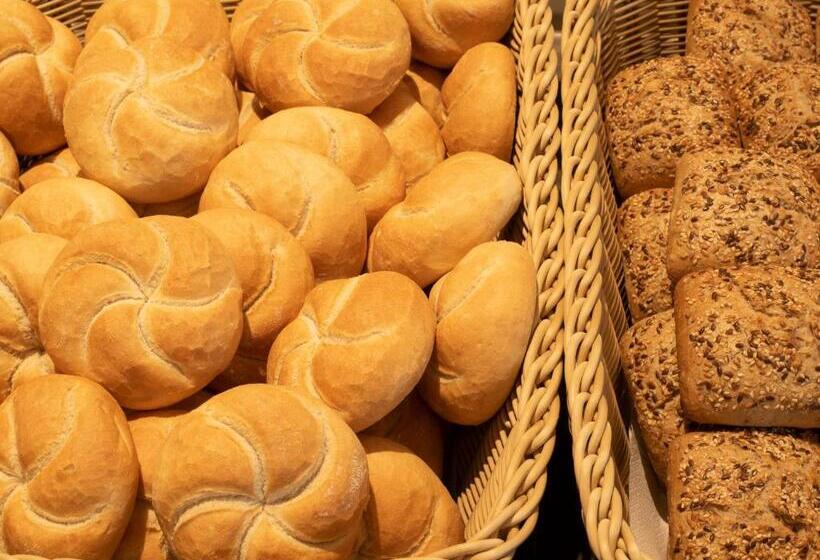 هتل Holiday Inn Express Düsseldorf Hauptbahnhof, An Ihg