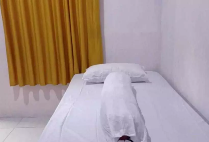 ホテル Koolkost Near Sultan Hasanuddin Airport (minimum Stay 6 Nights)